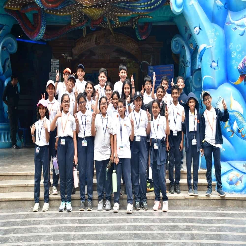 Students learning marine life